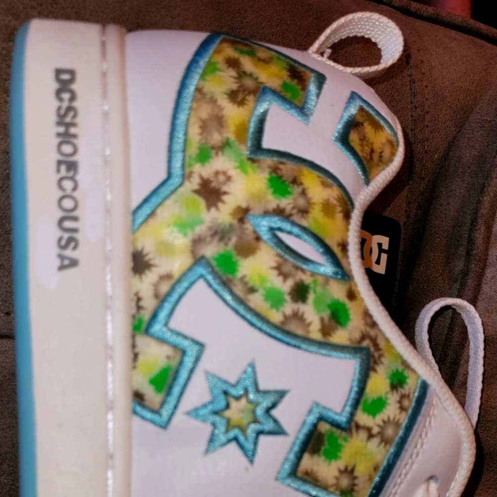 DC Shoes Court Graffik Size 8 1/2 White and Teal